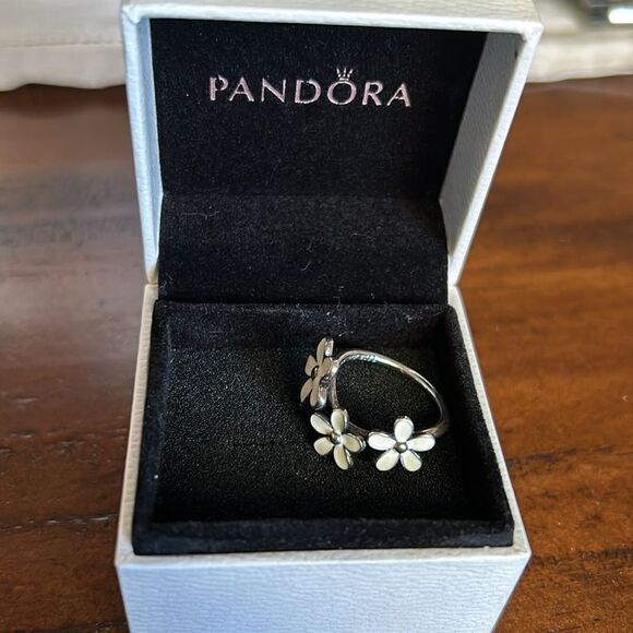 Pandora 3 daisy’s Ring size is 5.5  with original box - Picture 12 of 12